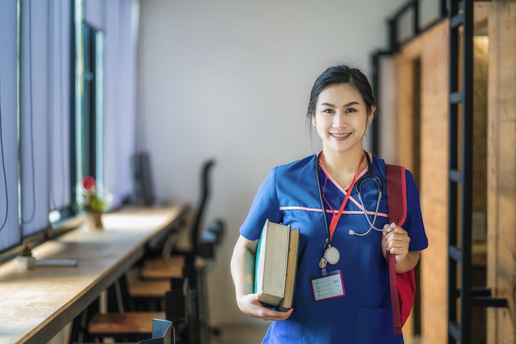 Taking Your CNA Career On The Road A Guide to a Traveling CNA