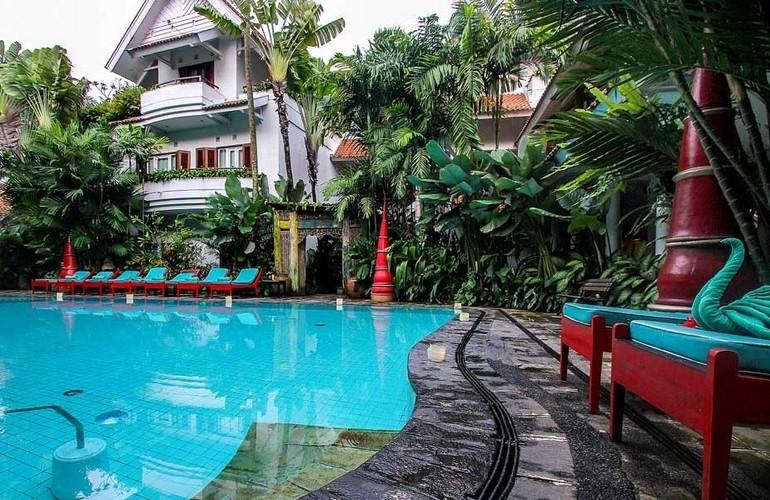 Tugu Malang hotel pool - affordable 5 star