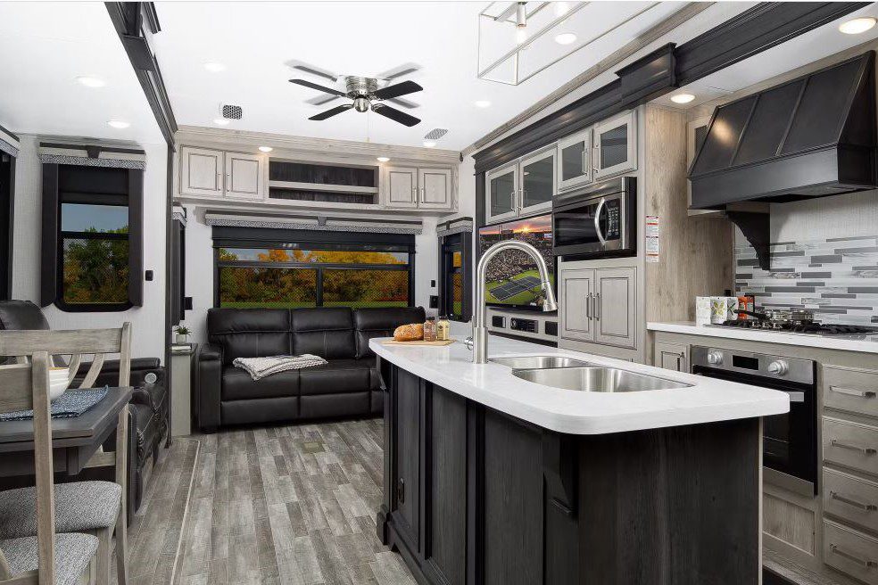 10 Best Travel Trailers with a BuiltIn Generator (in 2024)