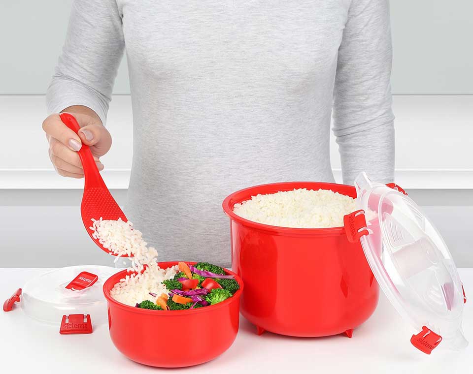 8 Useful Gadgets That Help Your Microwave Do More