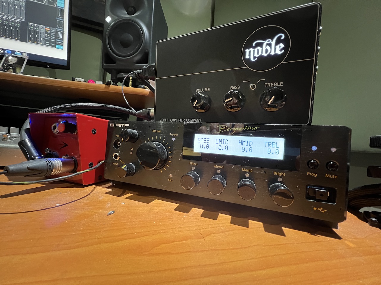 ADesigns REDDI / Noble Preamp / Bergantino BAmp BFT / Bass tube