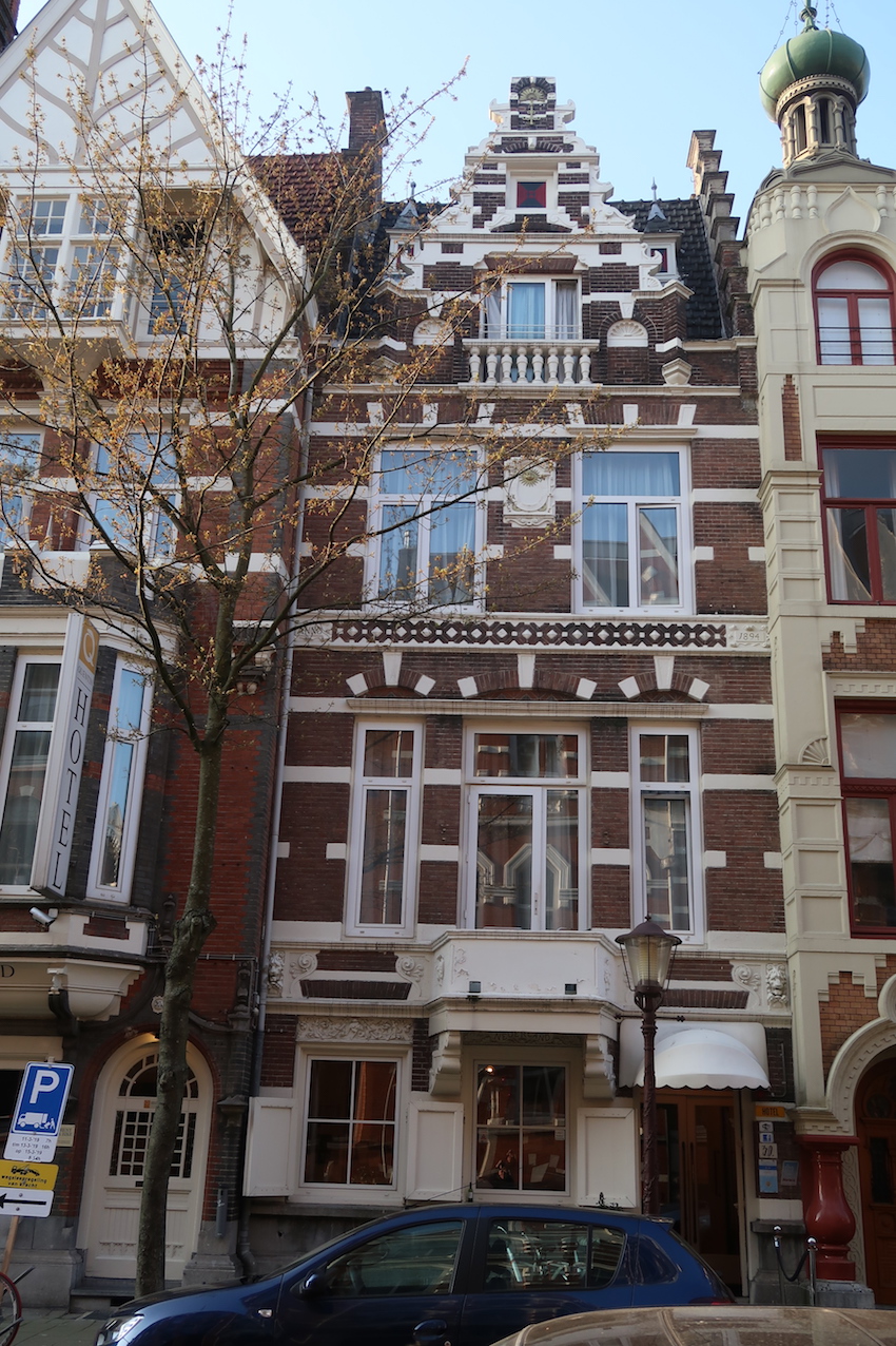 Nr. 30. Netherlands, brick with white stripes and a canal houseroof.