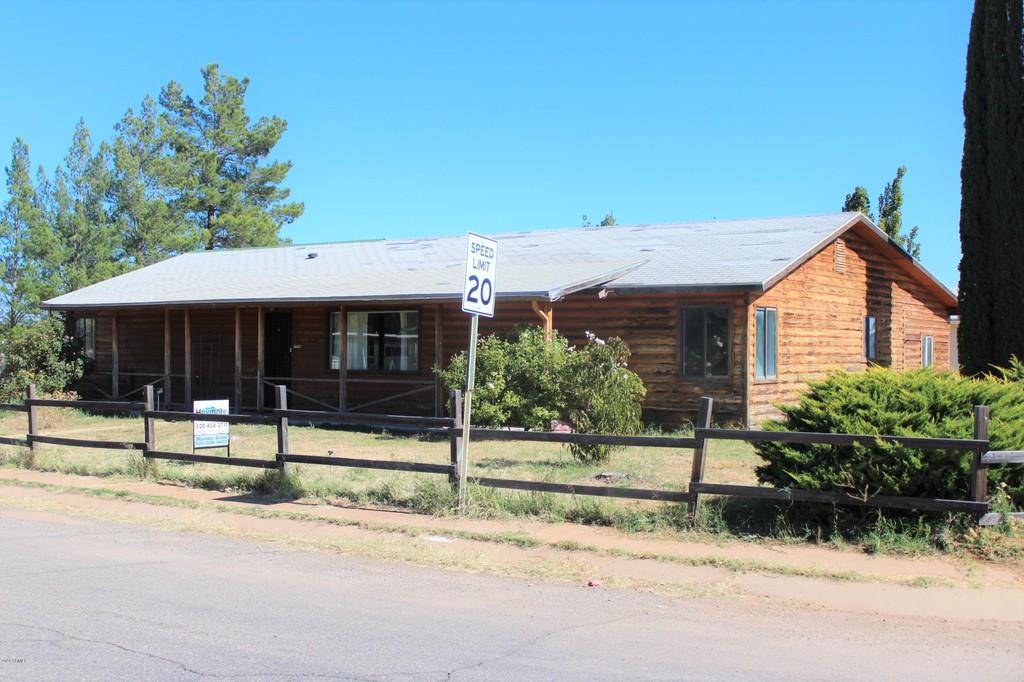 Log cabins for sale on the Arizona Trelora Estate