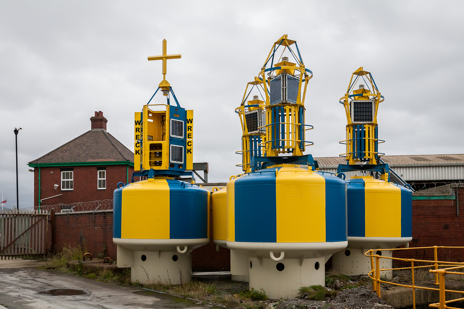 Emergency wreck buoys Trinity House