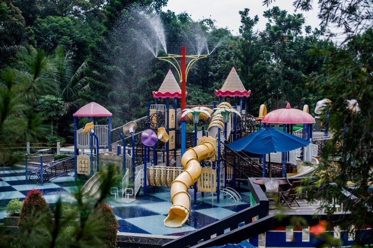 Harga Tiket Masuk The Jhon's Cianjur Aquatic Resort Trip Jalan Jalan