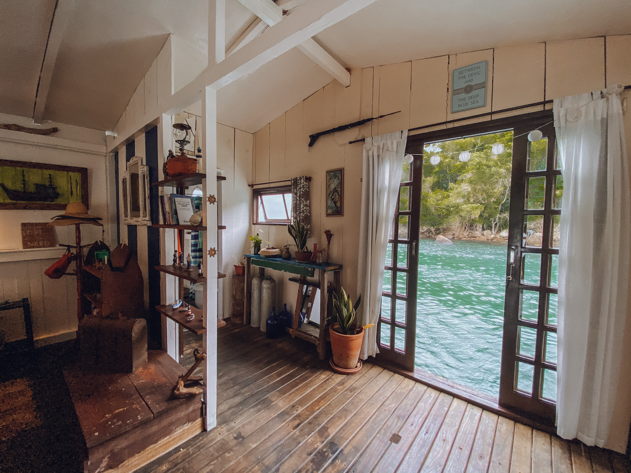 Casa flutuante de Ilha Grande Trip to Follow