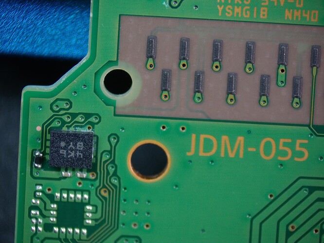 PS4 controller blinking red light won't charge, won't turn off PS4