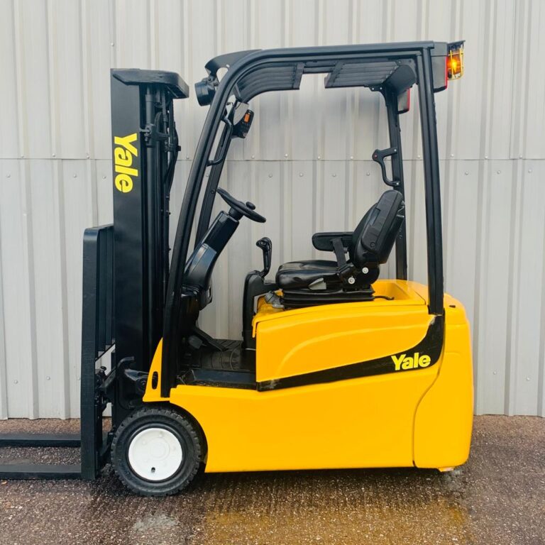 YALE ERP18VT USED 3 WHEEL ELECTRIC FORKLIFT (3052)