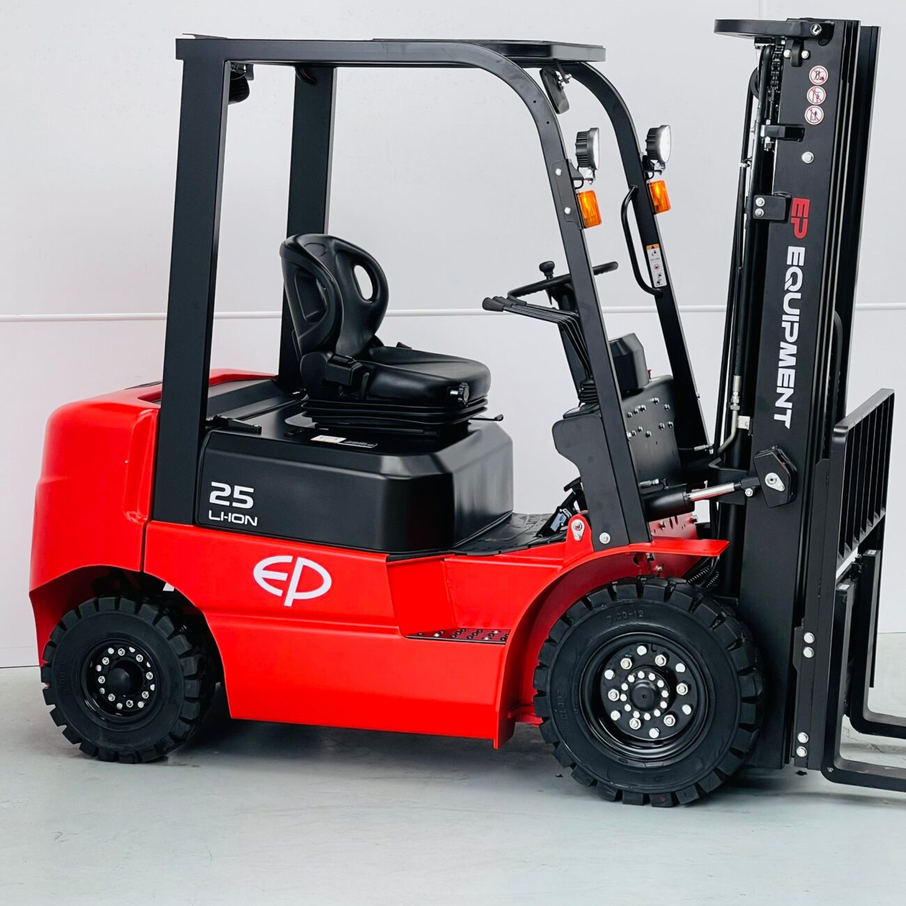 EP EFL252 Electric Forklift (801)