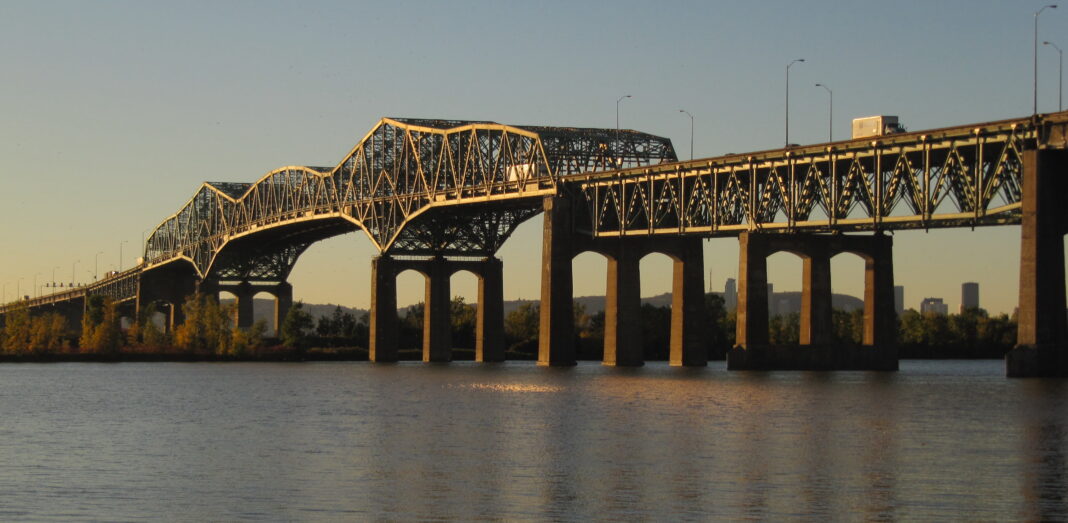 Déconstruction du pont Champlain Truck Stop Quebec