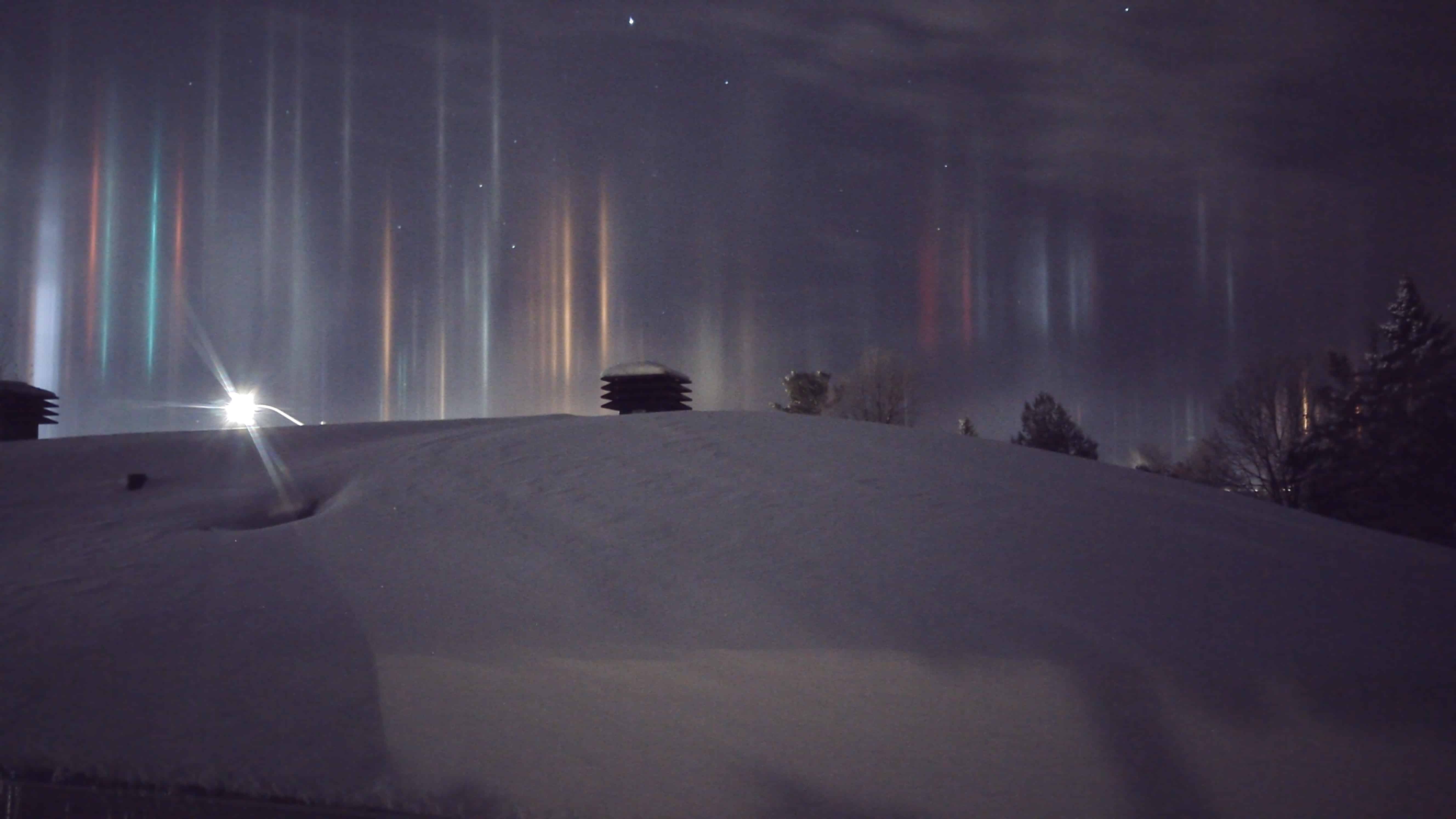 Light Pillars In Canada Reveal The Stunning Beauty Of Nature [Watch