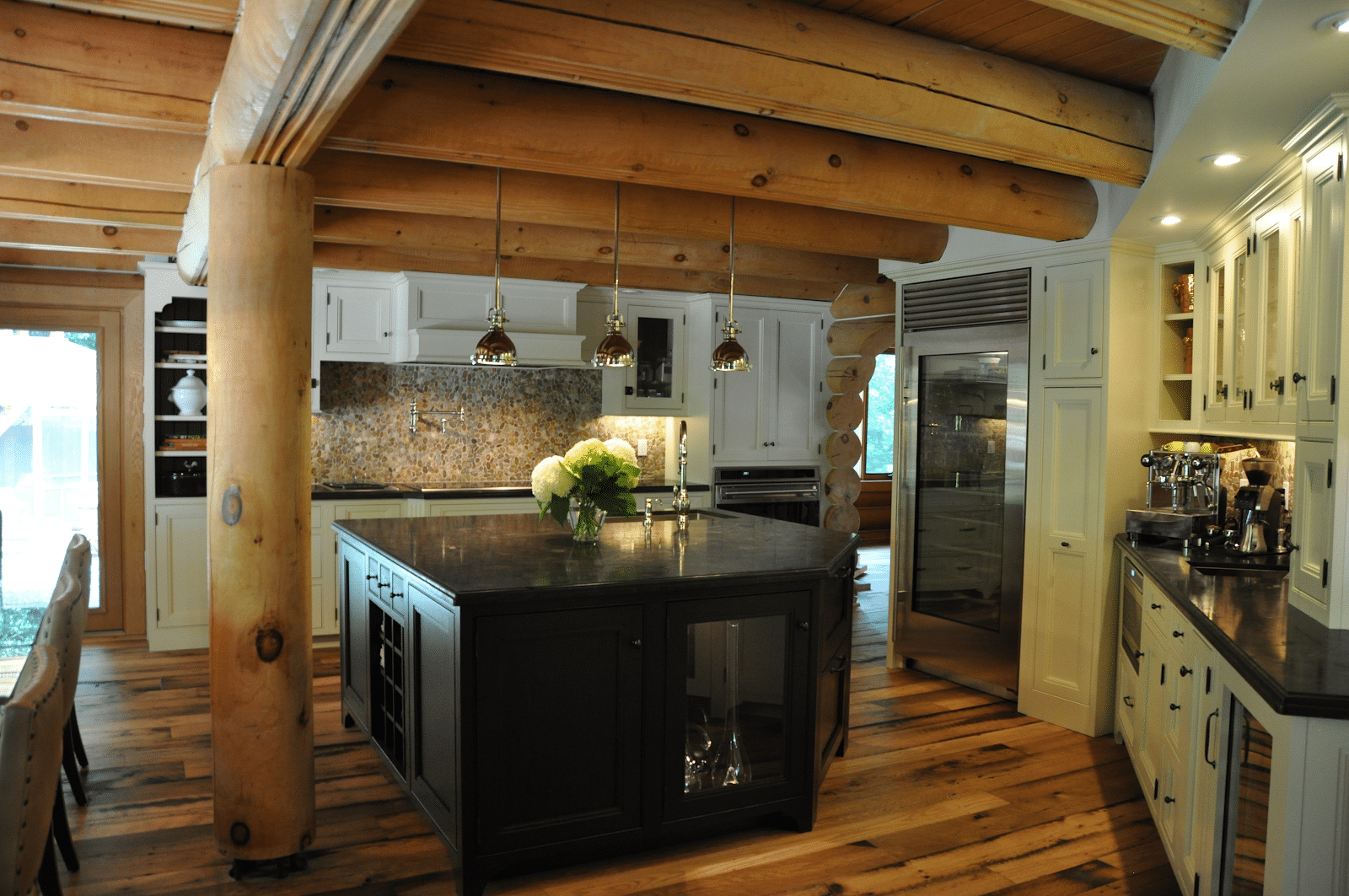 17 Amazing Log Cabin Kitchen Design To Inspire Your Home’s Look