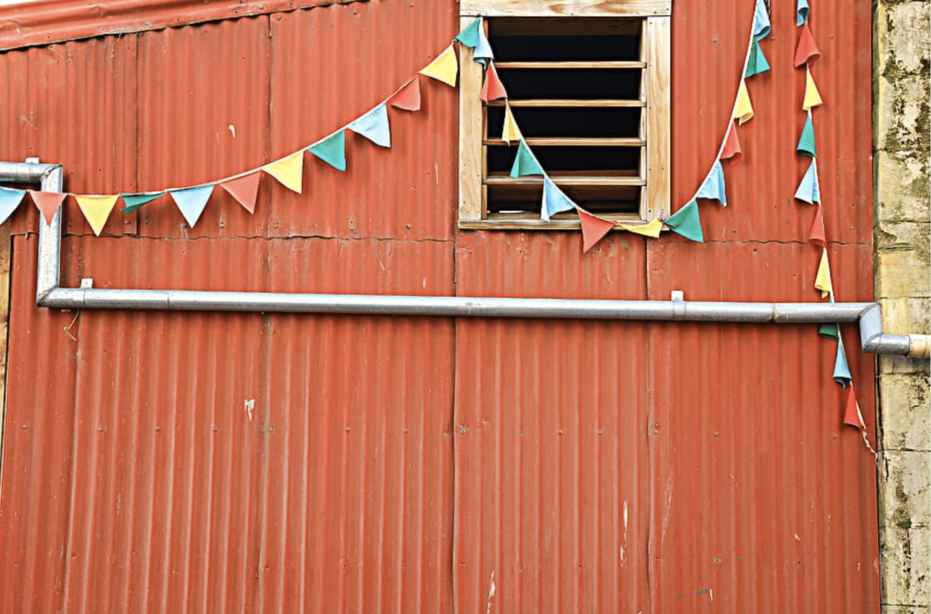 How to Clean Siding on a House, the Metal Way
