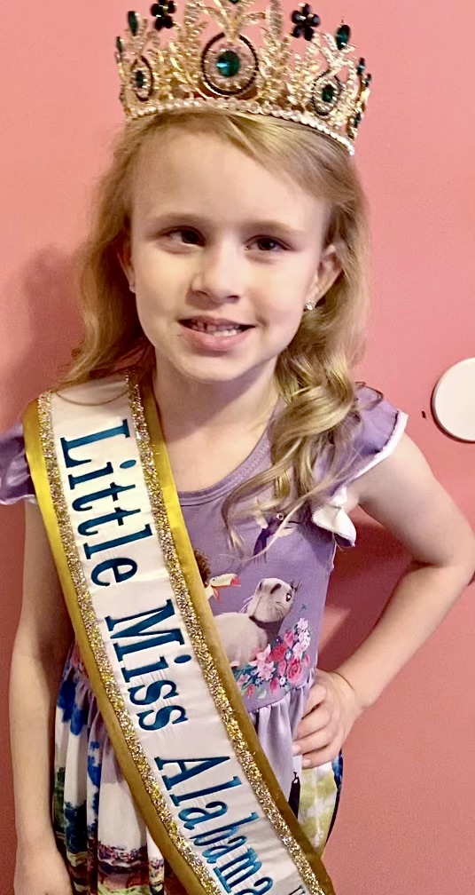 Margaret Elementary student crowned Little Miss Alabama Universal