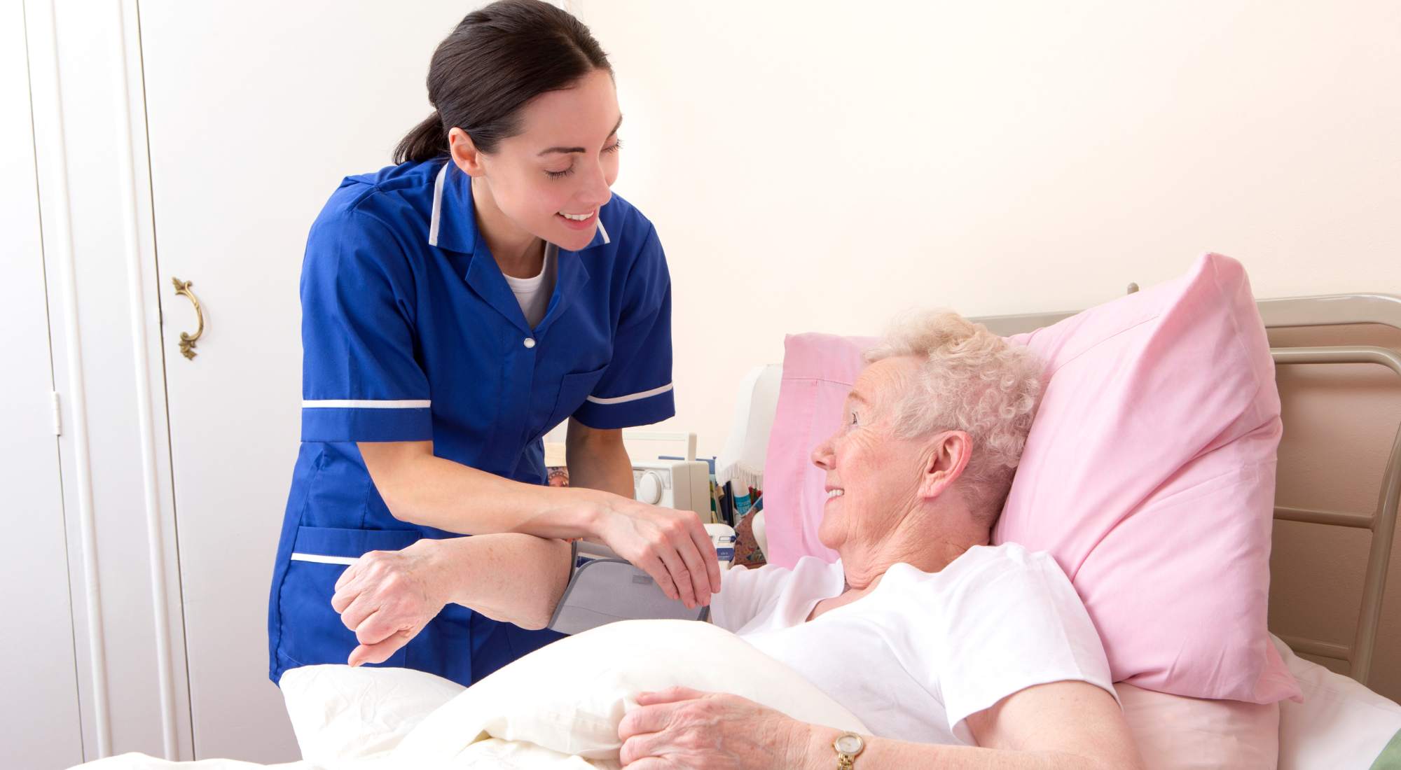 How Do Nurses Survive 12Hour Shifts? 9 Tips for Travel Nurses