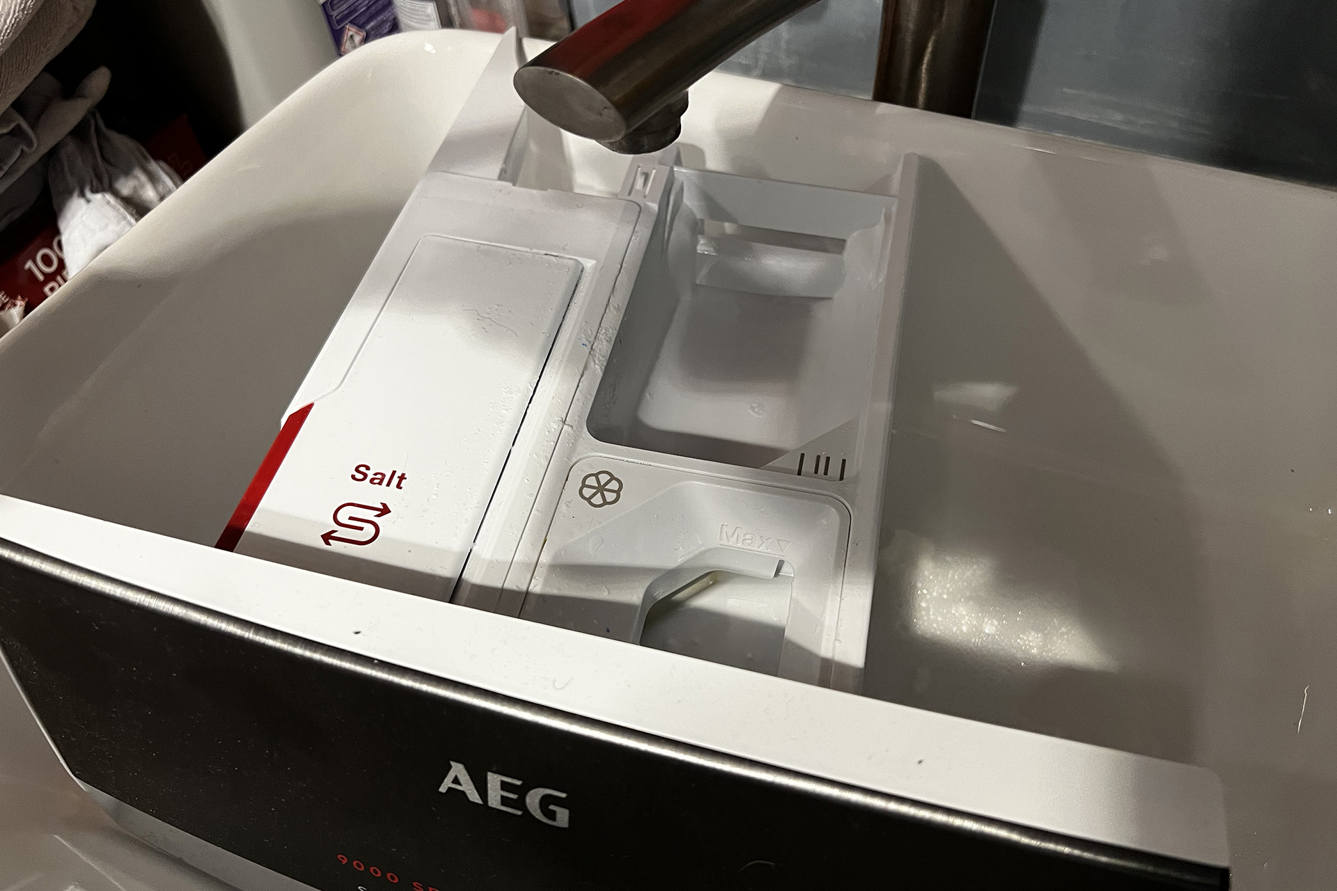 How to clean a washing machine