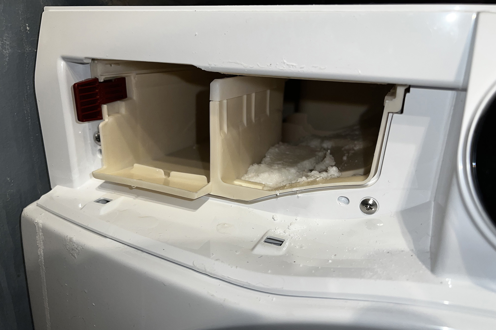 How to clean a washing machine