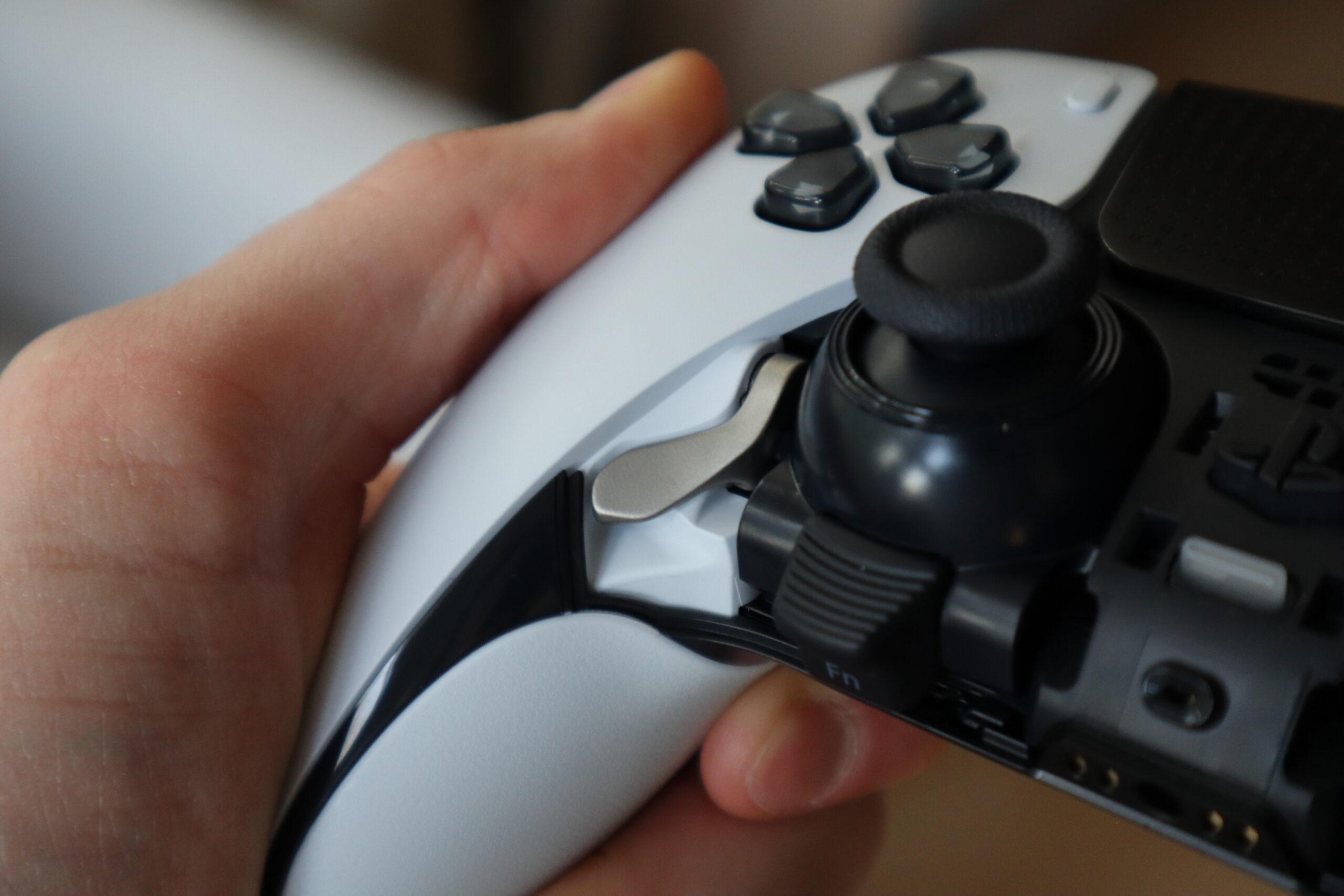 How to replace the joystick modules on the DualSense Edge