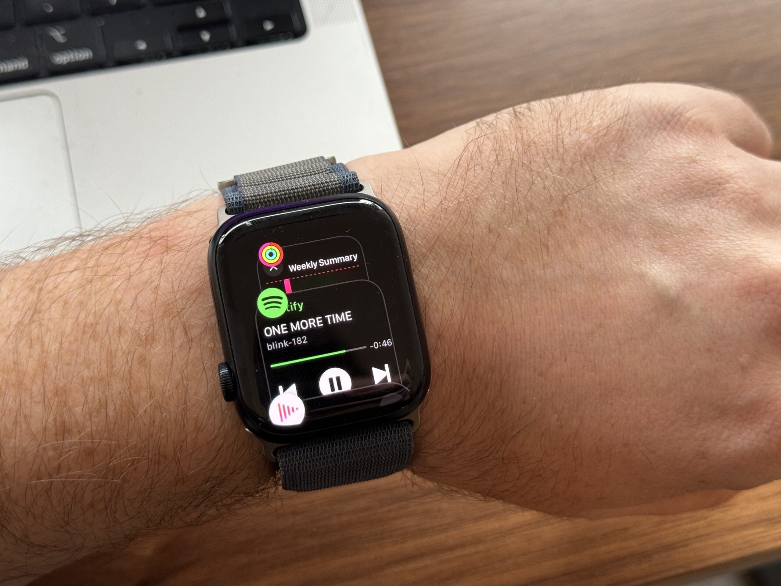 How to force close apps on Apple Watch