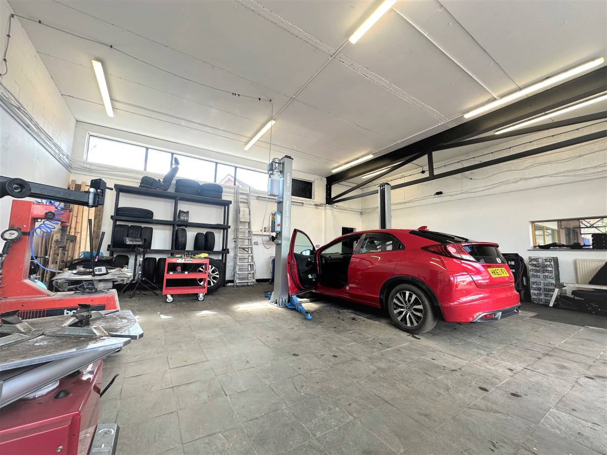 Oak Garage, Hereford Road, Bayston Hill, Shropshire, SY3 0DD TSR