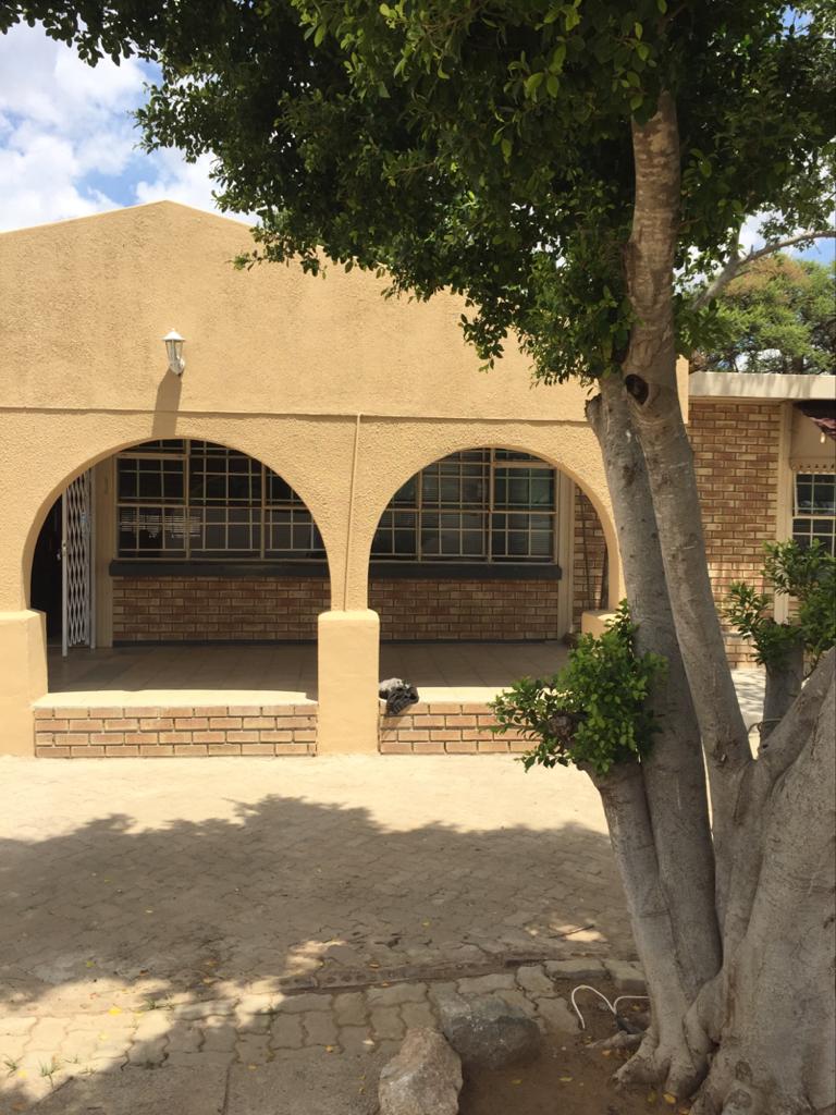 4 BEDS HOUSE IN MAHALAPYE Buy 0937 Find Real Estate in Botswana