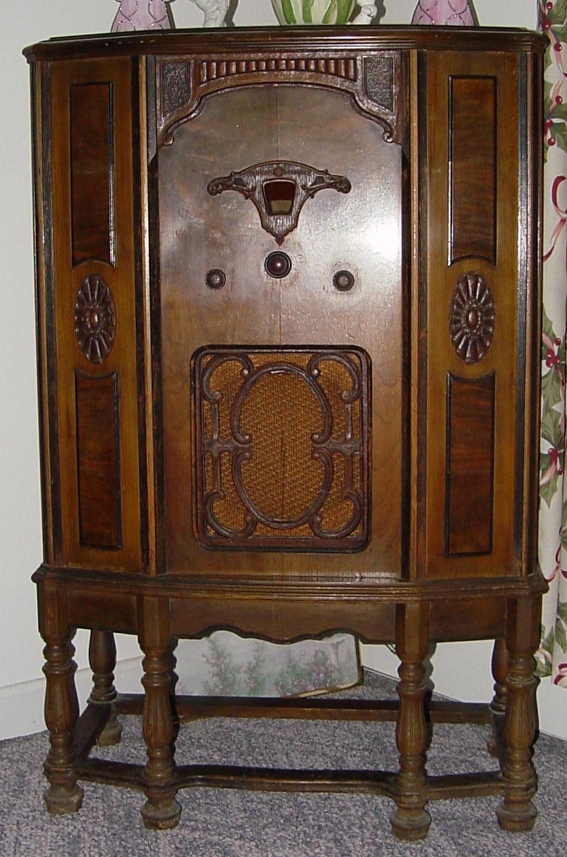 General Electric (GE) Model K62 FloorStanding Radio (1931)