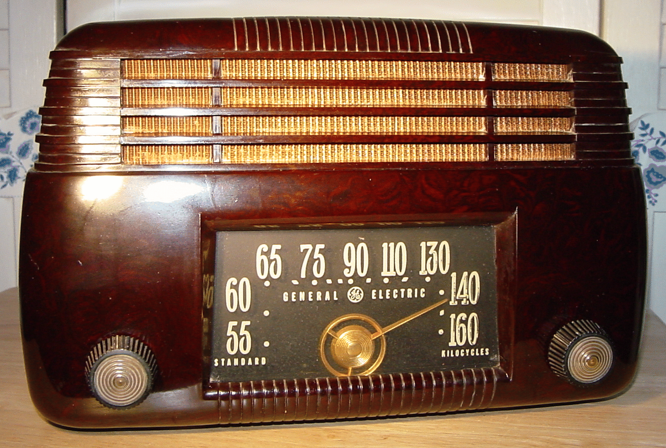 General Electric (GE) Model 200 and 201 Table Radios (1946)