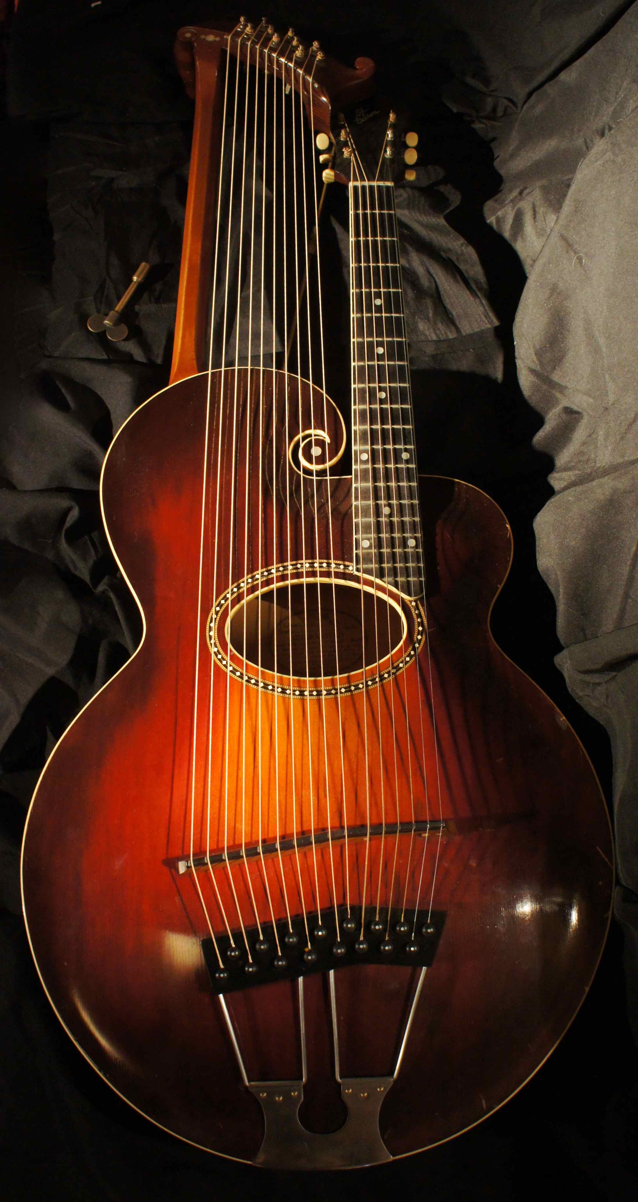 Gibson, Style U Harp Guitar, 1918 Tune Your Sound