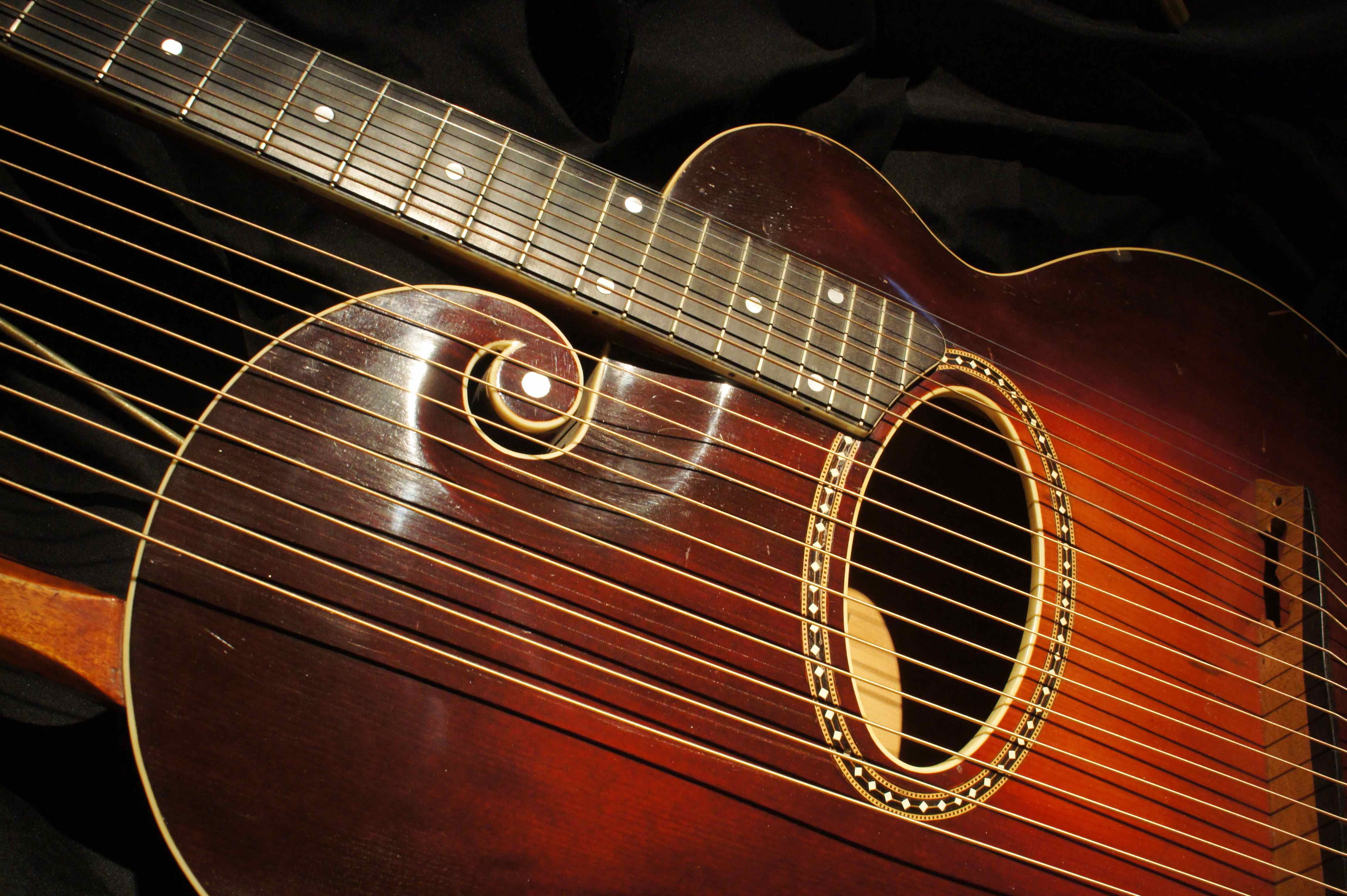 Gibson, Style U Harp Guitar, 1918 Tune Your Sound