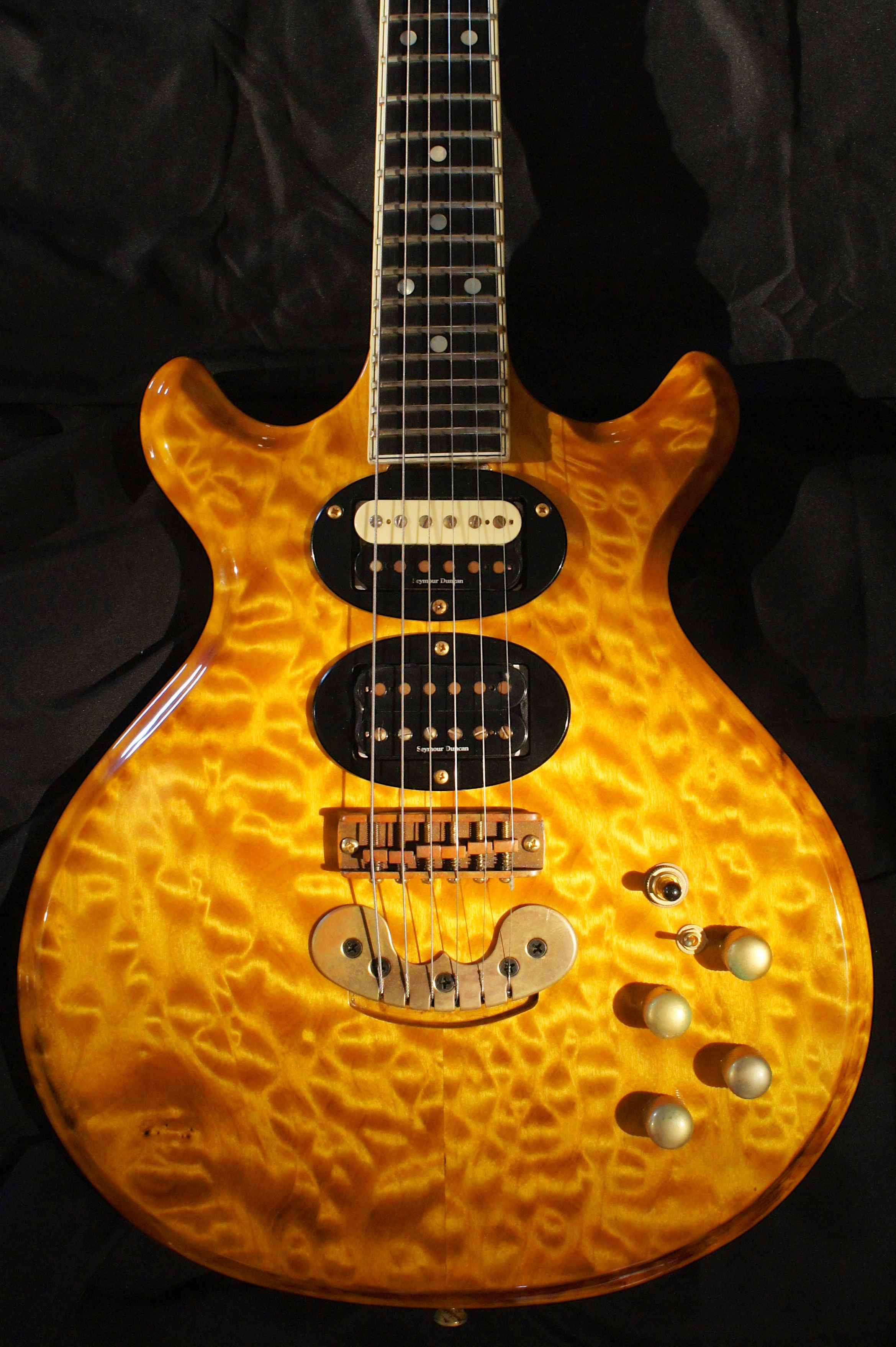 Oasis, Guitar by Gary Cooper, 1980 Tune Your Sound