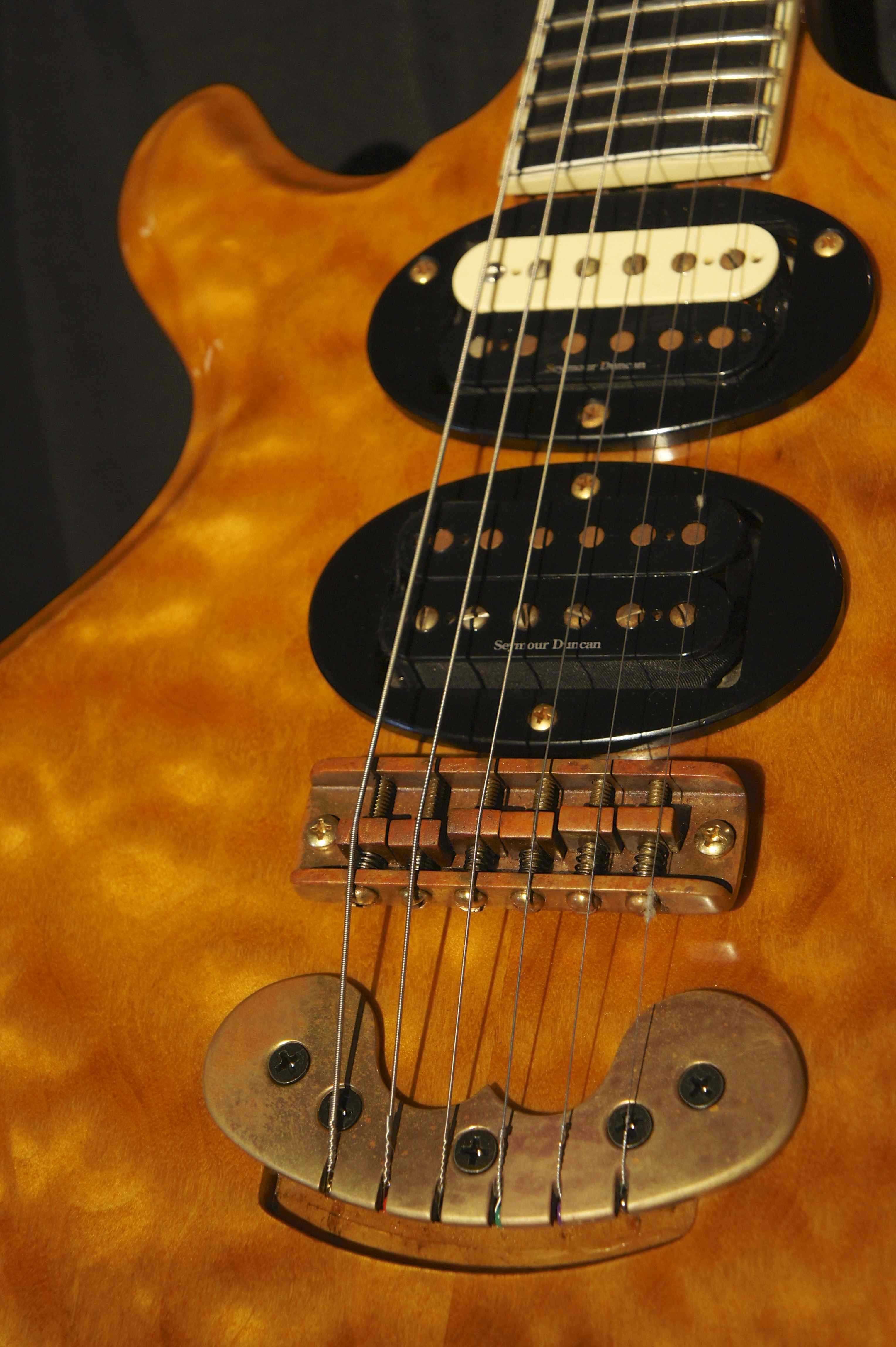 Oasis, Guitar by Gary Cooper, 1980 Tune Your Sound