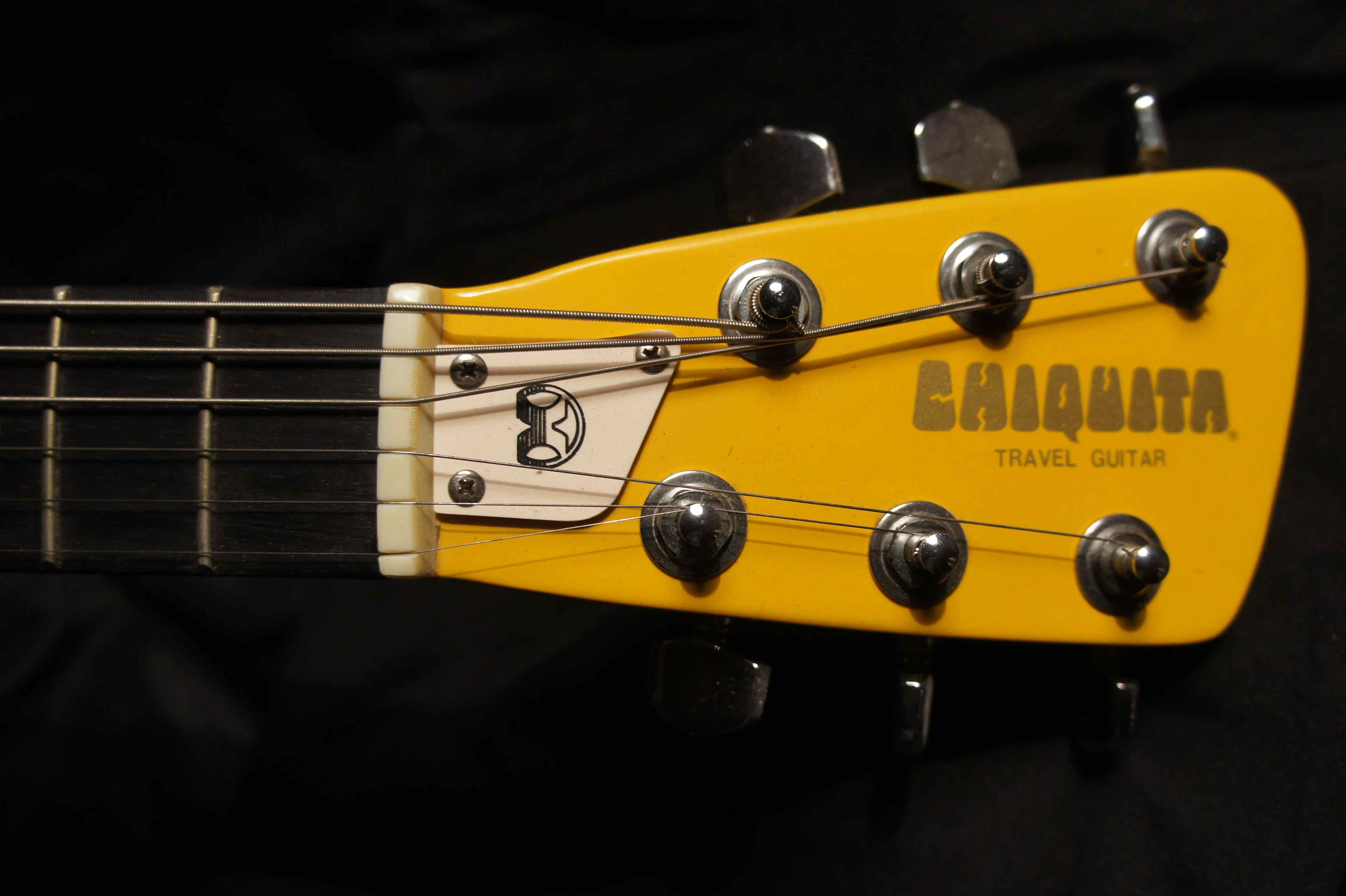Hondo, Chiquita Travel Guitar, 1983 Tune Your Sound