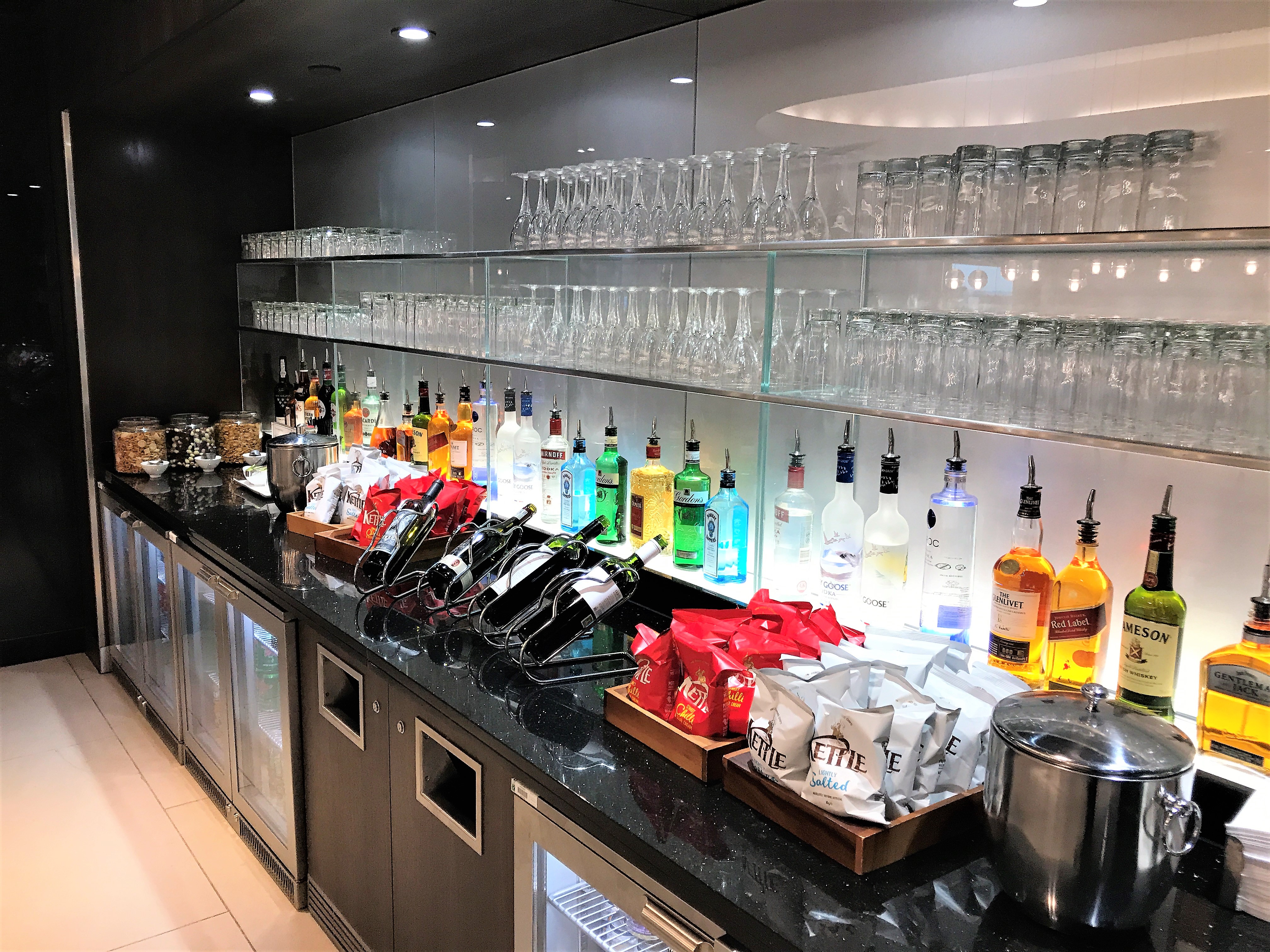 BA Gatwick South new Club lounge review Turning left for less