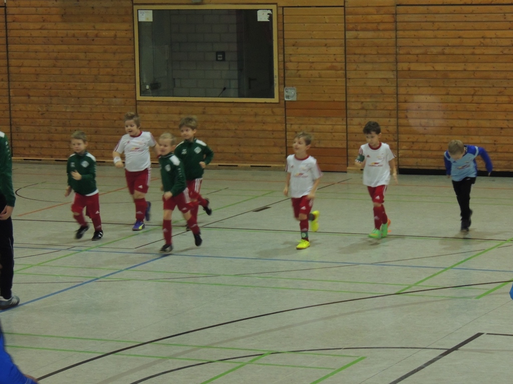 Die Bambinis zu Gast beim Pescher Hallen Cup 2015 TuS Vernich 1927 e.V.