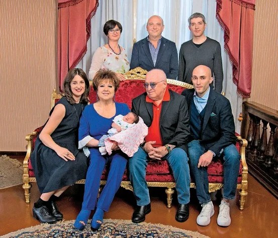 Le canzonissime di orietta berti. Orietta Berti Eta Altezza Peso Unico Marito Figli E Nipoti Tutti Con La O