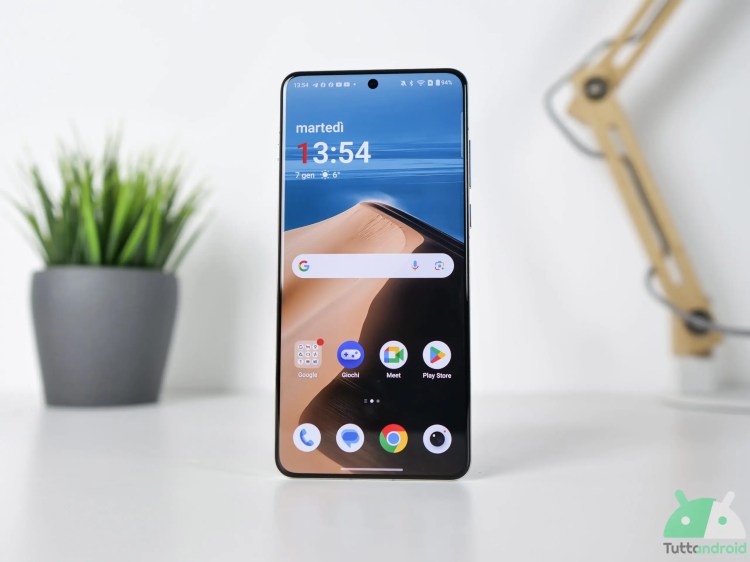 LTPO 4.1, 16/512 GB, 6000 mAh e tripla camera da 50mp: che offerta per questo smartphone top