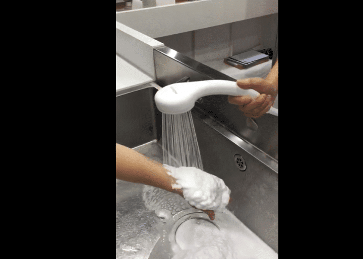Cette invention japonaise est idéale pour prendre une bonne douche