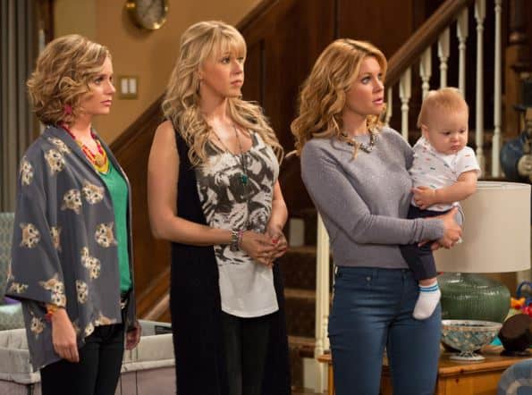 New Fuller House Photos Show D.J.'s New Family, Reunite the Original