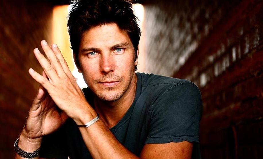 Five Things You Didn't Know about Michael Trucco(017)