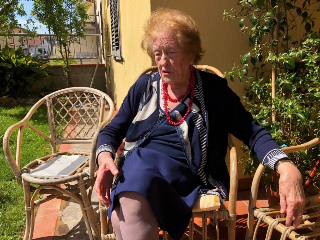 Nonna Flora, la “sposina”, guarisce dal Coronavirus a 94 anni “Non