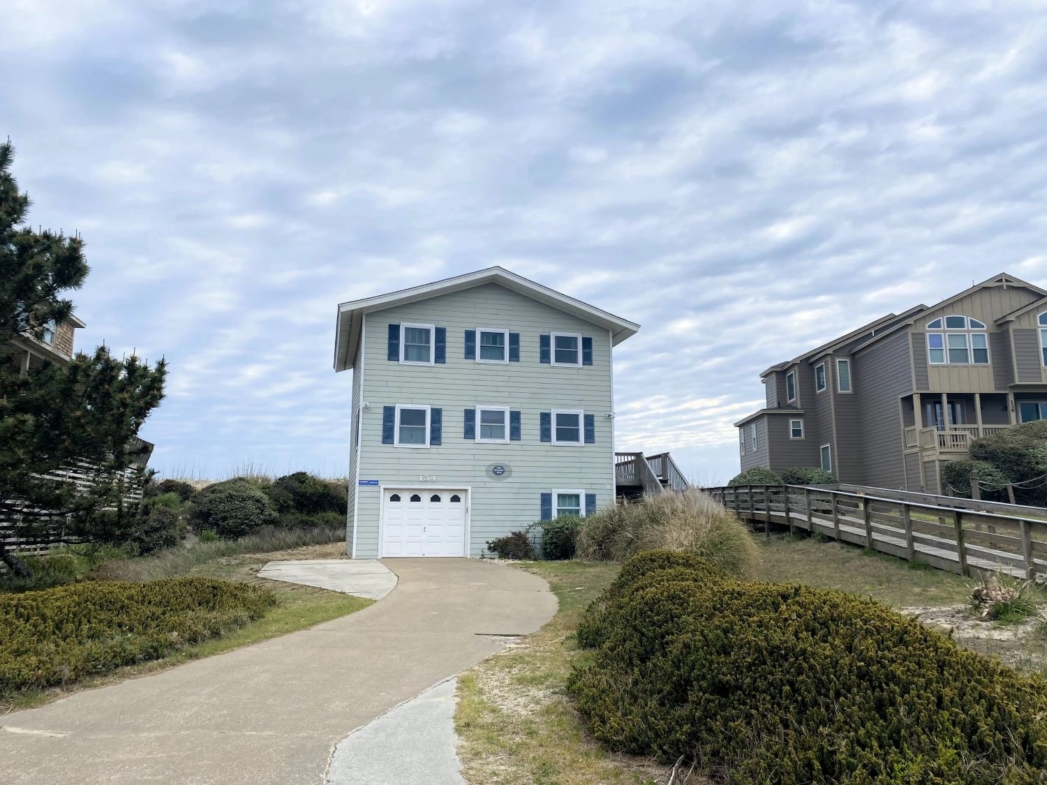 Waddle Inn Duck Oceanfront Home in snowgeesedunes Duck