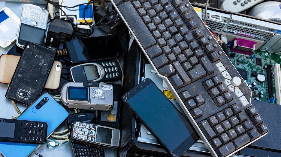 How to dispose off your Ewaste safely A complete guide BreezyScroll