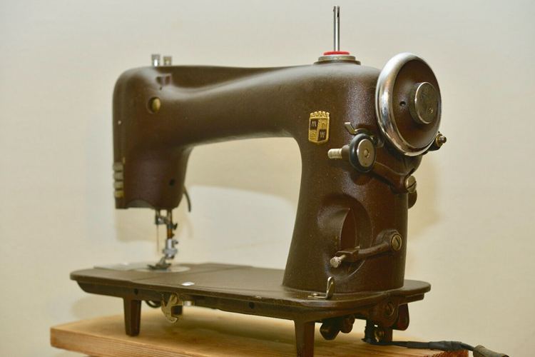Montgomery Ward Sewing Machine (History, Models & Value)