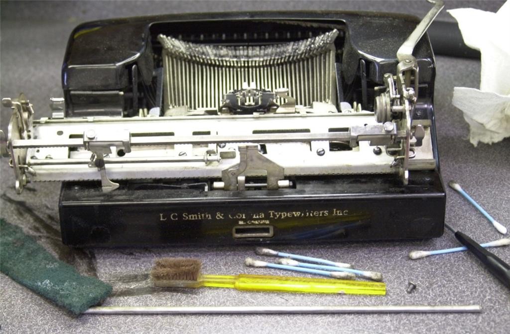Typewriter TECHS performs a series of restorative techniques to