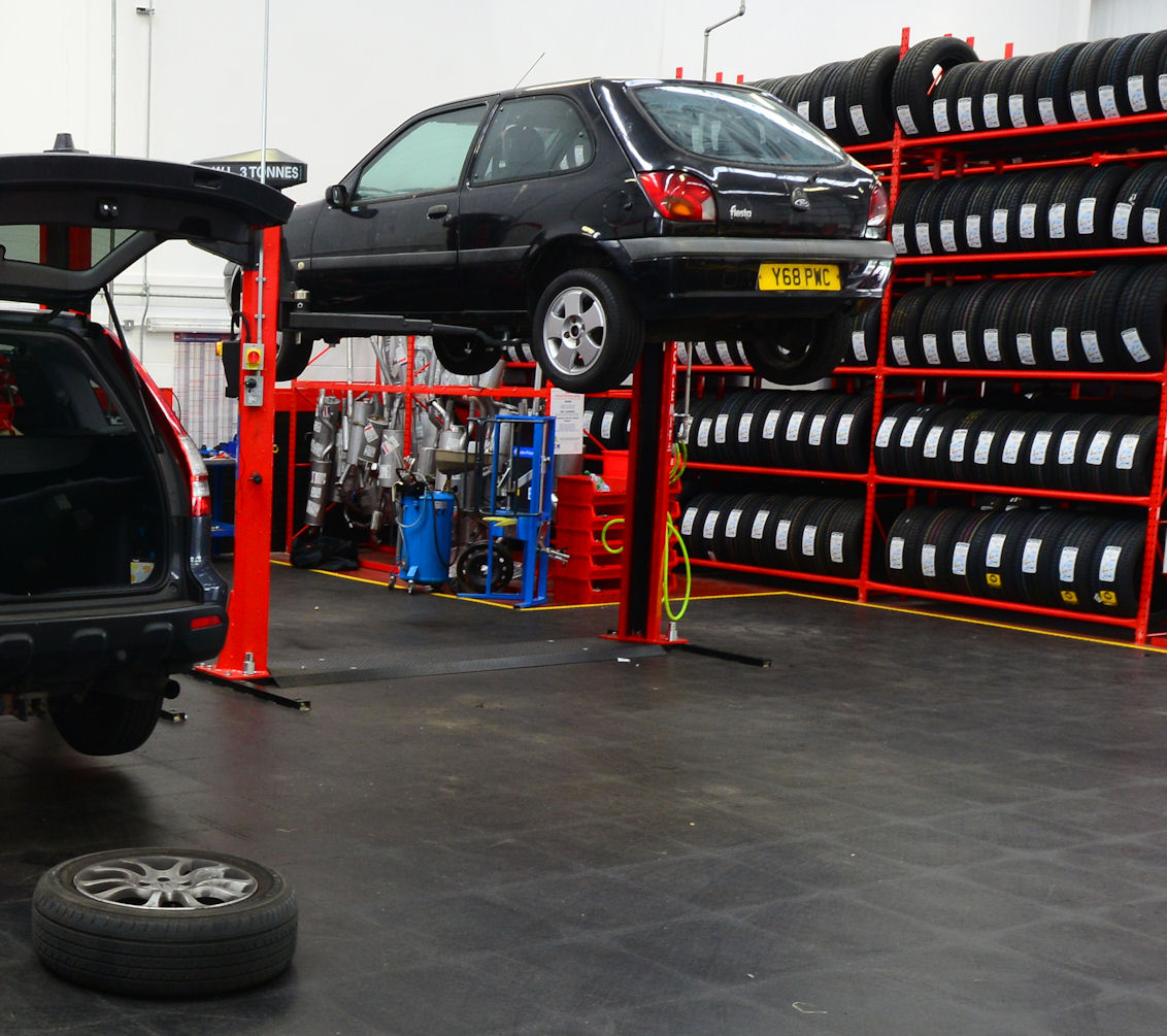 Two new tyres? Fit them on the rear axle Tyrepress