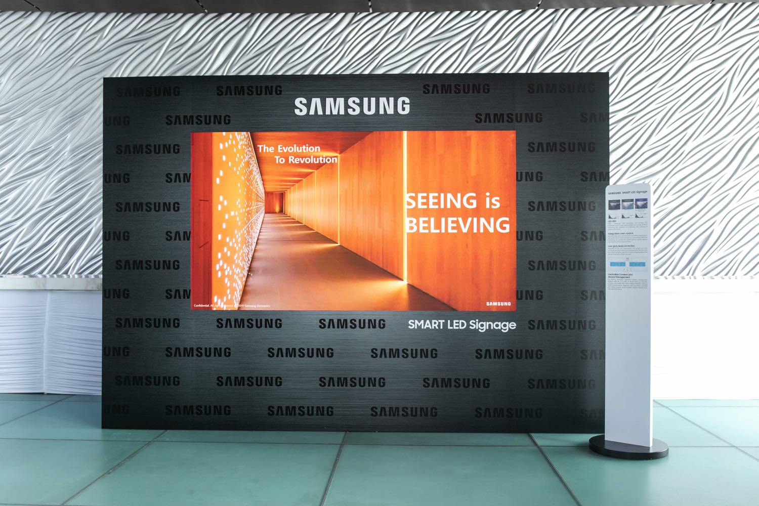 Samsung 與香港半島酒店合作 在港首度展示 IF012J SMART LED Signage