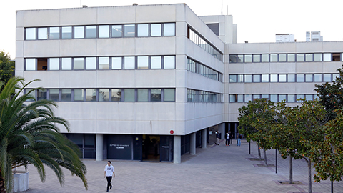 uab fall 2023 El Edificio Blanco, Sede De Los Exámenes De Las Pau Del Curso 2022-2023 - Escuela De Turismo Y Dirección Hotelera- Eutdh - Uab Barcelona