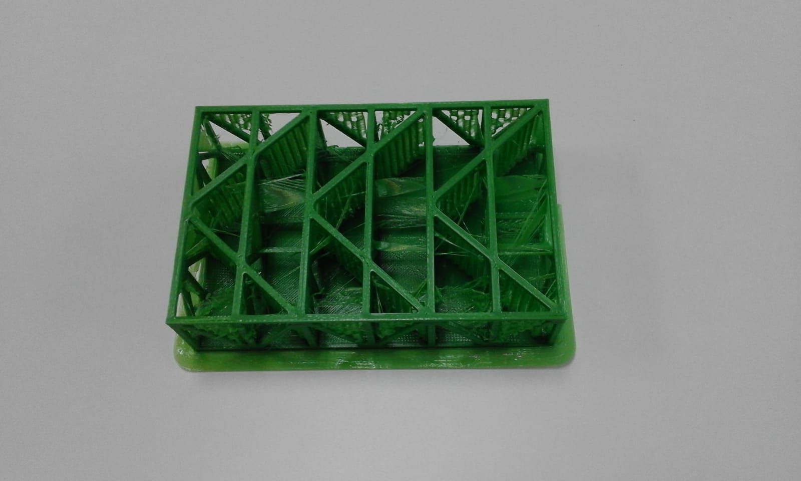 maqueta a escala de un tramo del puente Akashi Kaikyo situado en Japón (2019110907)