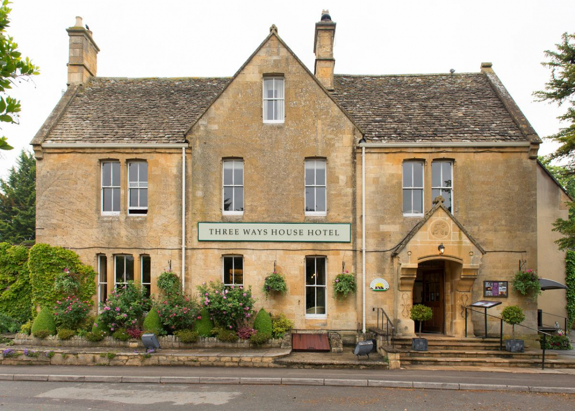 Wedding Venue in Chipping Campden, Three Ways House Hotel UKbride