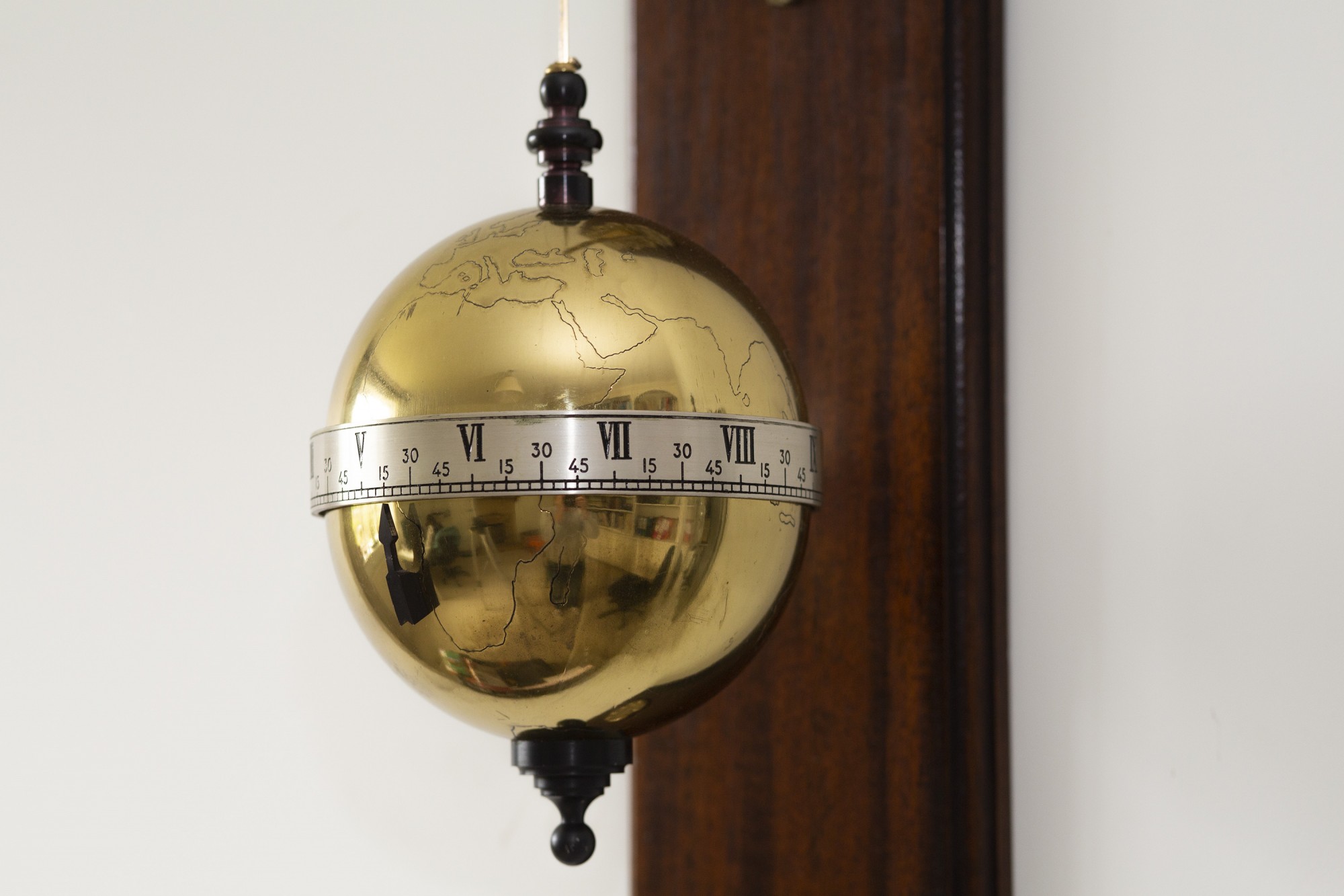1970s Mystery Falling Ball gravity clock Carlton Clocks